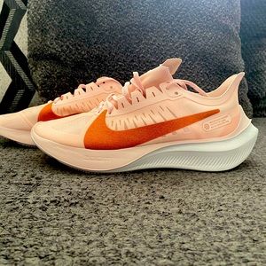 NIKE ZOOM GRAVITY